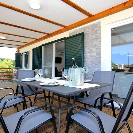 Ferienhaus Gorgeous In With Kitchen *