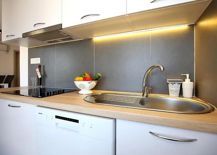 Vakantiehuis Gorgeous In With Kitchen Murter